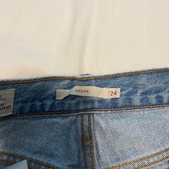 LEVI- Mid/High Rise Wedgie jeans - Picture 3 of 3